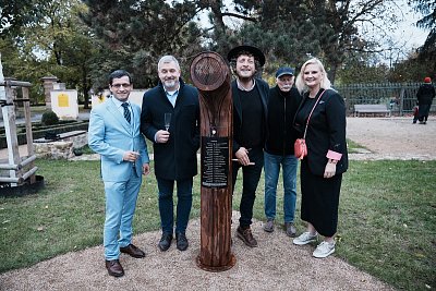 Poeziomat aneb jukebox na básně nyní těší kolemjdoucí také v Brandýse nad Labem