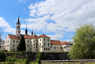3. Klášter