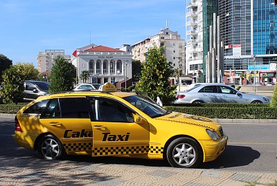 Taxi před divadlem