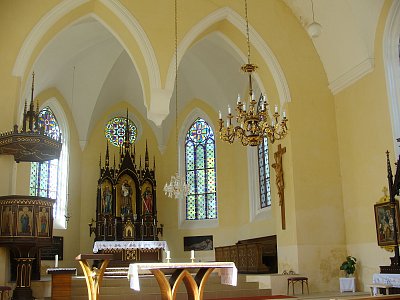 Interiér novogotic. kostela sv. Josefa*