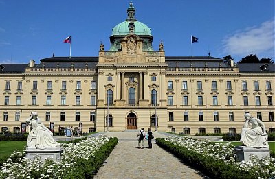 V zahradě Strakovy akademie