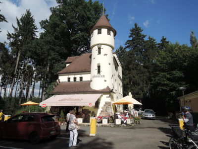 Kavárna a restaurace Zámeček u Frant. Lázní *
