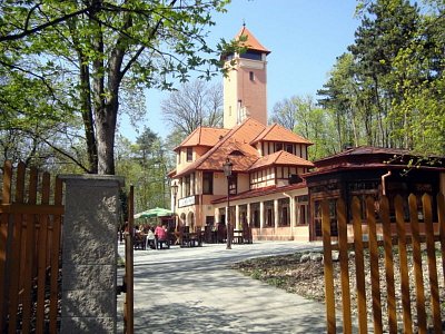 Restaurace Legenda na Mostné hoře s rozhlednou z roku 1910 *