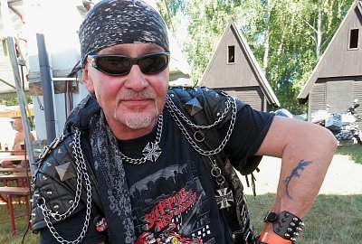 Až umřu, bude to brnkačka. Vím, jak to na druhé straně vypadá, znám to tam, říká motorkář, léčitel a šaman Jiří Libánský