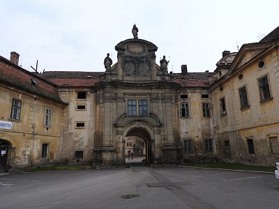 dscn4141-doksany-vjezd.jpg