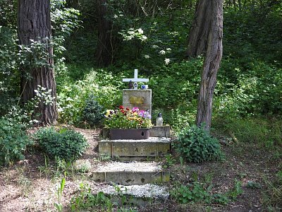 dscn9260-pomnik-u-silnice-2.jpg