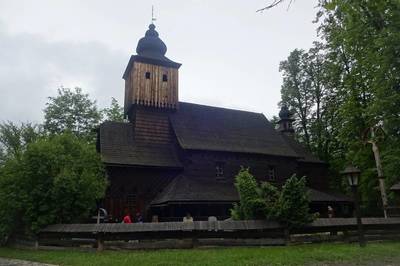 kostelik-s-valasskym-slavinem-okolo.jpg
